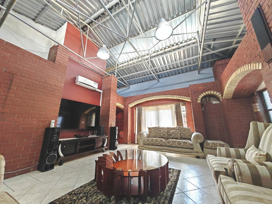 5 Bedroom Property for Sale in Fichardt Park Free State